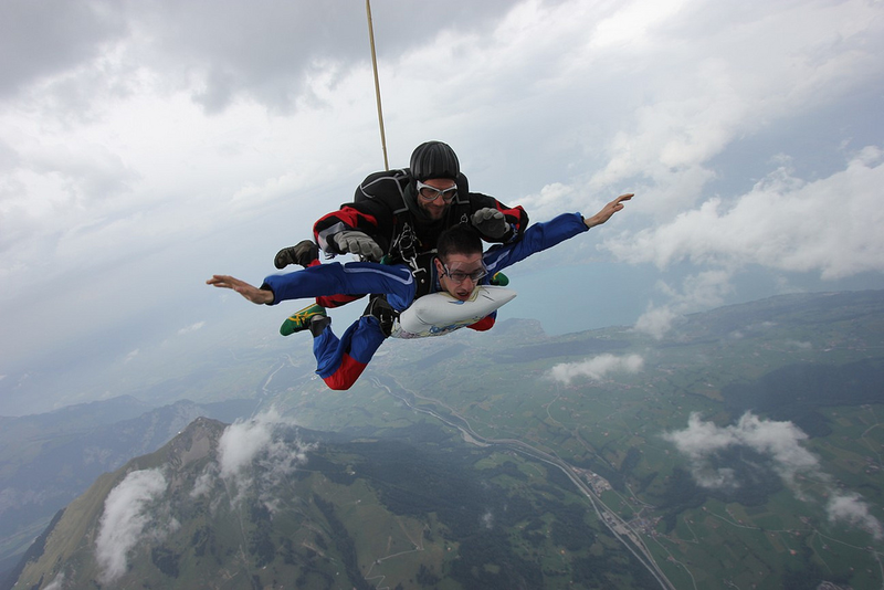 Illustration for article titled Pure Nerd Insanity: Two Men Skydiving with a Girly Hug Pillow